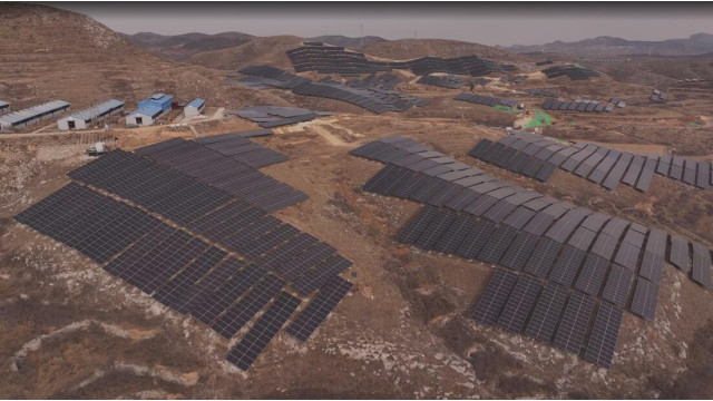 中广核武安光伏式矿山环境修复示范项目首批100兆瓦并网发电